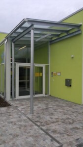 WeitereÜberdachungskonstruktion hergestellt durch die Firma Finsterwald Stahlbau GmbH & Co.K