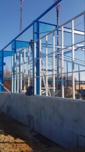 : Mitarbeiter der Firma Finsterwald Stahlbau GmbH & Co.KG bei der Arbeit