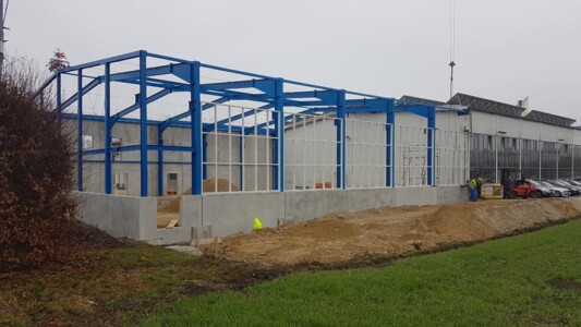 Stahlkonstruktion einer Halle hergestellt durch die Firma Finsterwald Stahlbau GmbH & Co.KG
