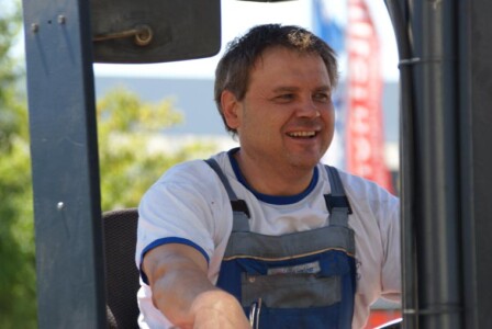 Zufrieden bei der Firma Finsterwald Stahlbau GmbH & Co.KG
