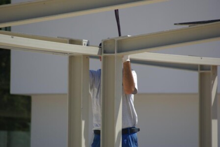 Mitarbeiter der Firma Finsterwald Stahlbau GmbH & Co.KG bei der Arbeit