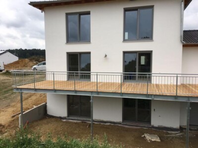Terrassengelände hergestellt durch die Firma Finsterwald Stahlbau GmbH & Co.KG
