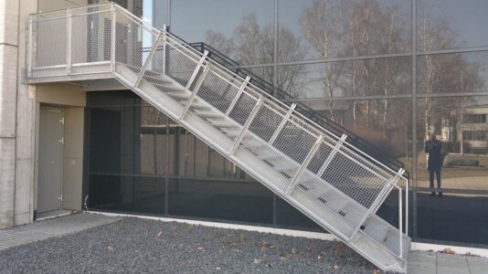 Stahlaussentreppe erbaut durch die Firma Finsterwald Stahlbau GmbH & Co. KG